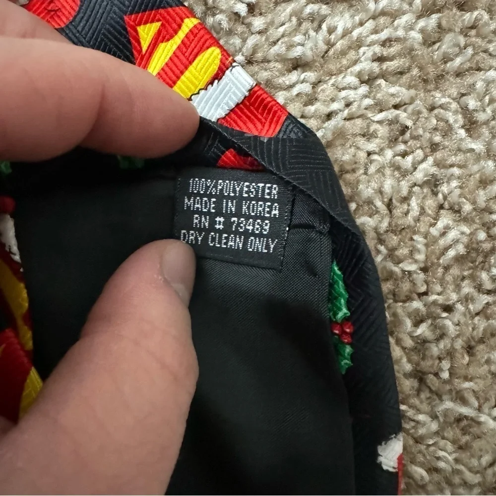 Vintage Superman‎ Logo Christmas Hat & Mistletoe Novelty Holiday Tie